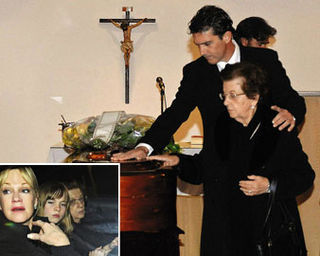 ATOR ANTONIO BANDERAS DE LUTO
