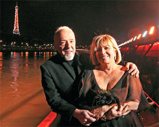 PAULO COELHO E CHRISTINA: JANTAR FLUTUANTE EM PARIS