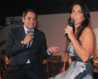 IVETE SANGALO FAZ SHOW ACÚSTICO GLAMOUROSO