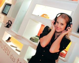 A HISTÓRIA DA TELEFONIA ATRAI TOPS AO LOUNGE OI