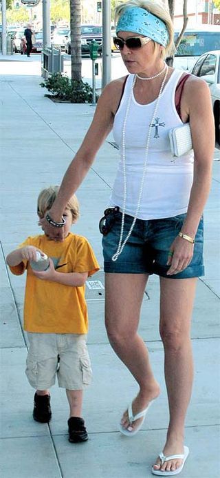 MÃE SHARON STONE EM L.A.