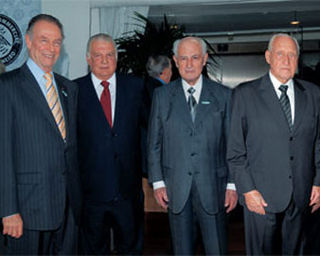 Havelange, penúltimo à dir., com Nuzman, Olavo, Lázaro e João Roberto na sede da ACRJ.