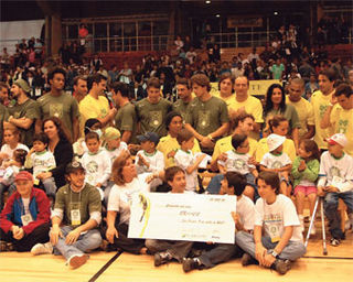 MOMENTOS: RONALDINHO GAÚCHO PROMOVE FUTEBOL BENEFICENTE EM SP