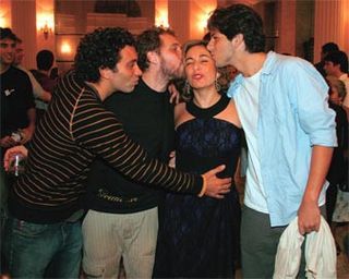 Cissa com Thomaz, João e Rafael na estréia carioca de Pelo Amor de Deus, Não Fala Assim Comigo!.