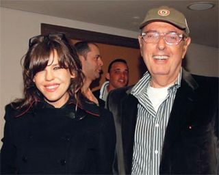 O sorriso da atriz e do cineasta.
