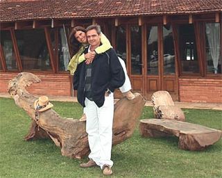 Juntos há cinco meses, Mayara e Oliver Ilg namoram no Iate Clube de Santos.