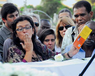 REGINA CASÉ FAZ HOMENAGEM AO PAI