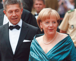 O casal Joachim Sauer e Angela Merkel.