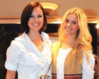 As atrizes Paola Oliveira e Carolina Dieckmann badalam em noite de lançamento fashion nos Jardins, em SP.