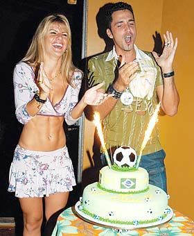 LATINO E A NAMORADA, MIRELLA