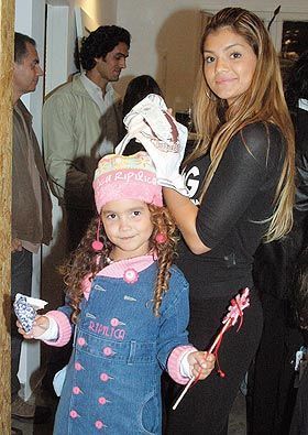 SERRADO E KELLY KEY