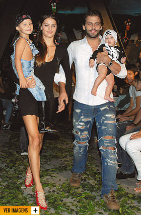 HENRI CASTELLI E ISABELI FONTANA SE ACERTANDO