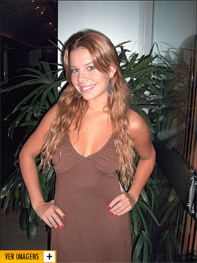 LOIRA FERNANDA SOUZA: 23 ANOS