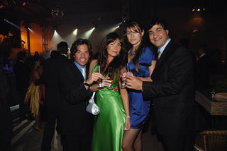 Os amigos David Nisenholz e Mônica Damasio e o casal Ana Cláudia Viegas e Bruno Bomeny