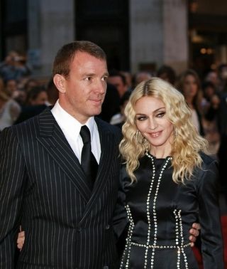 Madonna já está divorciada oficialmente de…