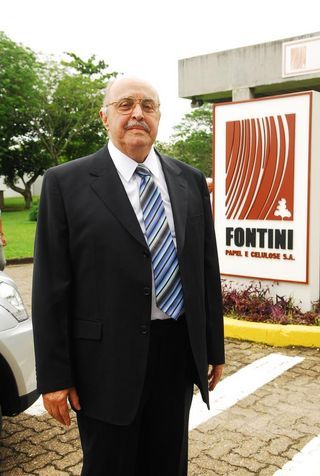 Mauro Mendonça gostou de bater em Flora…