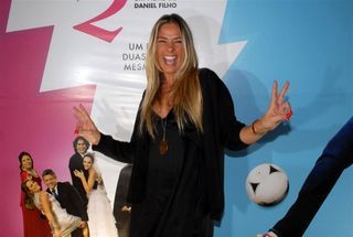 Adriane Galisteu economiza água