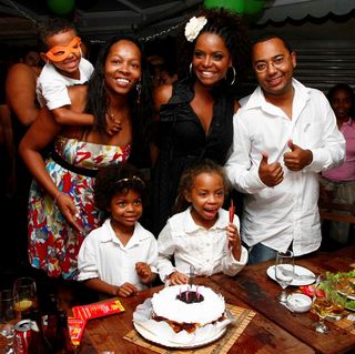 Adriana Bombom e família