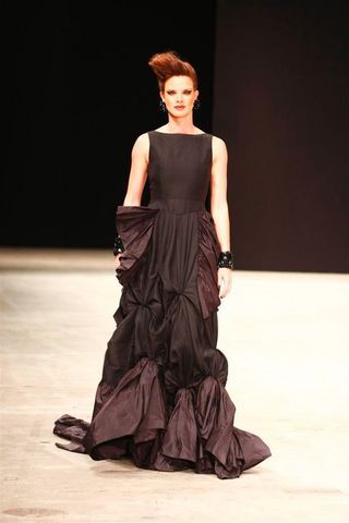 FASHION RIO: Letícia Birkheuer chama a atenção…