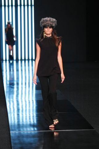 FASHION RIO: Isabeli Fontana abusa de make nos olhos…