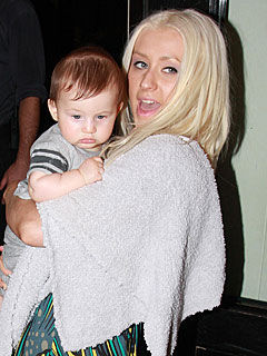 Christina Aguilera comemora o 1º ano de Max
