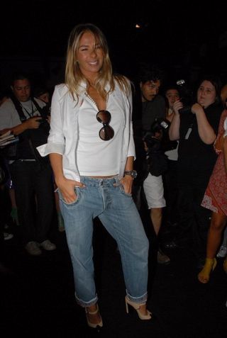 Adriane Galisteu usa calça do namorado