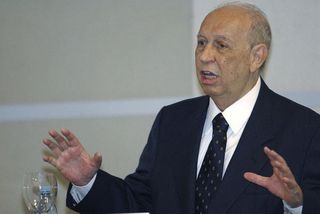 José Alencar respira sem aparelhos