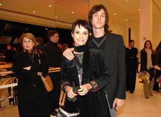 Débora Falabella cria grife de vestidos