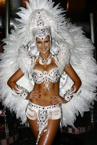 Ana Hickmann brilha entre diamantes