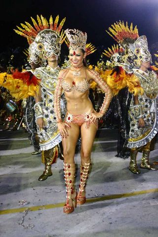 Amanda Françozo encanta plateia