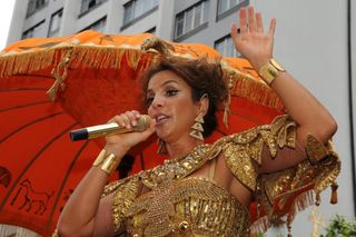 ‘Este está preso’, diz Ivete sobre namorado