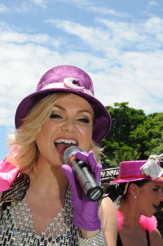 Eliana canta para crianças em Salvador