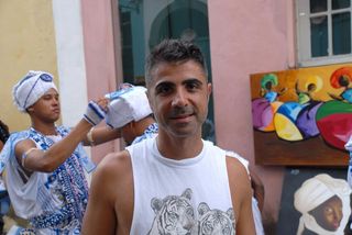 Fause Haten visita o Pelourinho