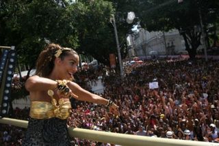 Ivete Sangalo é paparicada pelos fãs