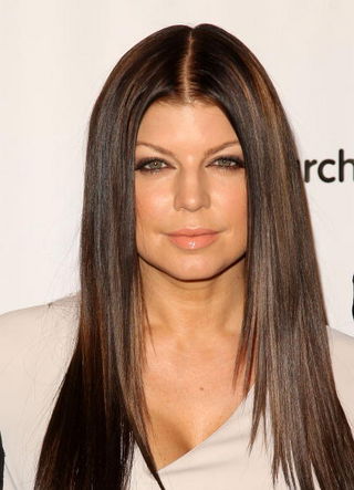 Fergie surge com novo visual