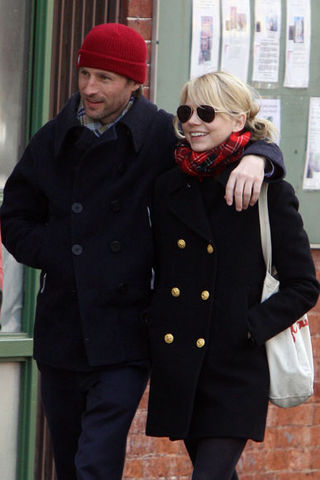 Michelle Williams circula com novo namorado