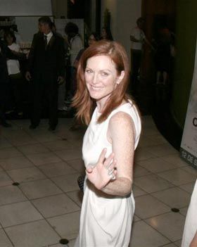 Julianne Moore viverá Hillary Clinton