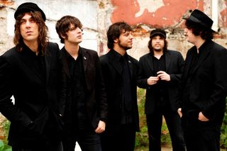 Oasis ‘se amarrou’ na Cachorro Grande