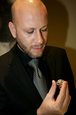 O estilista Samuel Cirnansck