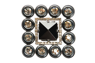 Broche Giorgio Armani