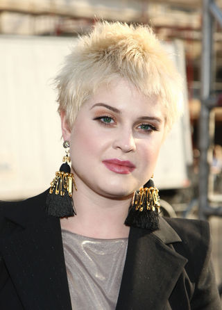 Kelly Osbourne de loiro claríssimo