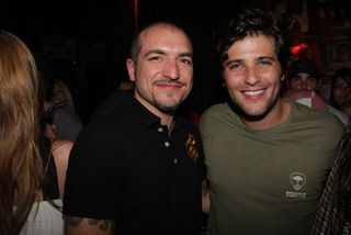 Sozinho, Gagliasso confere marca de Jay-Z no Rio