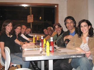 Elenco da peça E a Vida Continua