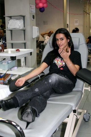 Cleo Pires doa sangue