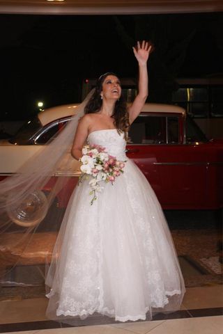 Detalhes do vestido de noiva de Ana Saab