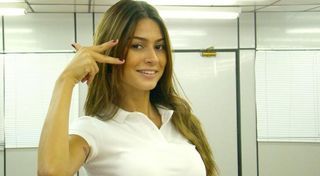 Thaila Ayala aprende dança indiana