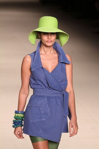 Larissa Costa no Fashion Rio em passarela para a TNG