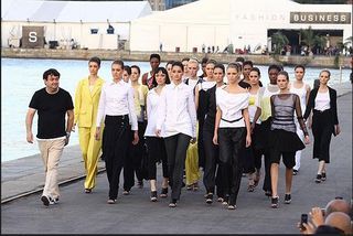 Walter Rodrigues: Calçados verdes em desfile