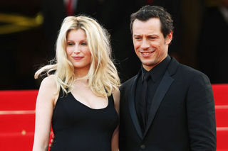 A atriz Laetitia Casta e o marido Stefano Accorsi