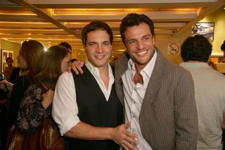 Rodrigo Lombardi vibra em lançamento de CD